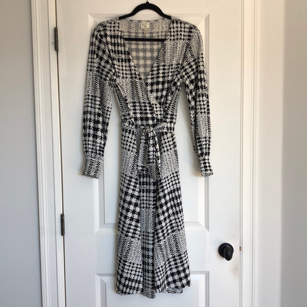 Dress with waist tie